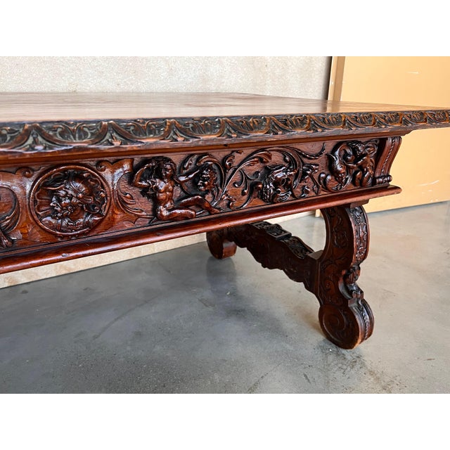 19th Spanish Carved Walnut Renaissance Center or Coffee Table For Sale - Image 10 of 18