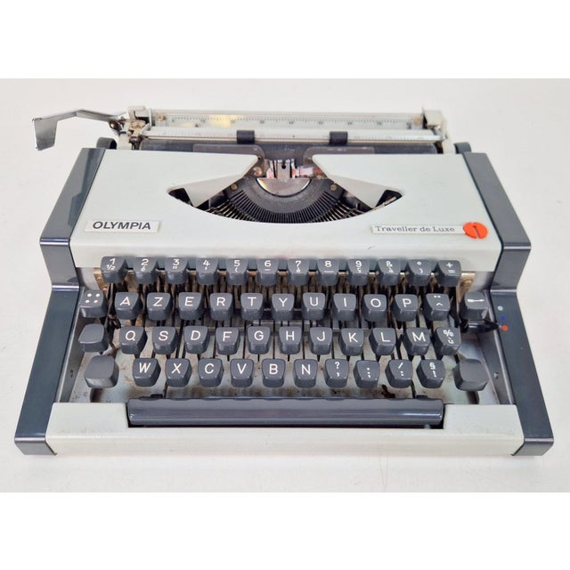 White Vintage Traveller De Luxe Typewriter with Case from Olympia, 1970s For Sale - Image 8 of 10