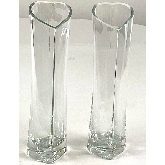 Transparent 1960s Hand Blown,polished,steel Pontil Heart-Shaped Tall Bud Vases – A Pair For Sale - Image 8 of 9