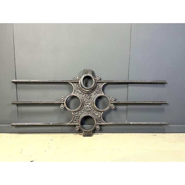 Architectural brutalist wall mounted sculpture made from cast metal. Imposing wall sculpture 1970s - Belgium Height: 75cm...