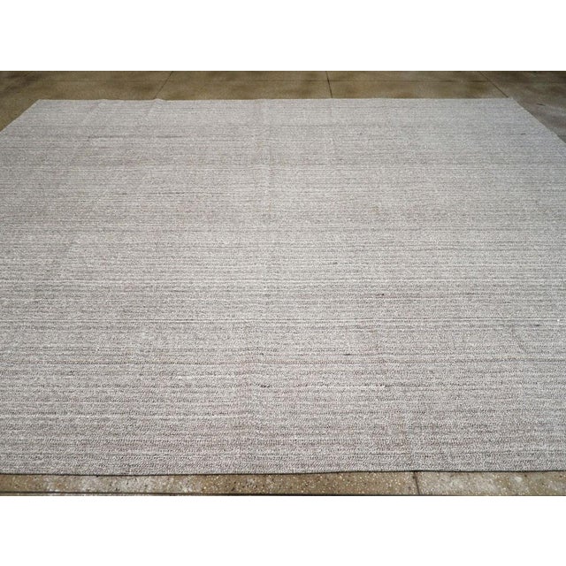 Galerie Shabab Collection Mid-20th Century Turkish Flatweave Kilim Carpet For Sale - Image 4 of 8