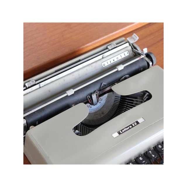 Lettera 22 Typewriter from Olivetti, 1950s For Sale - Image 12 of 14