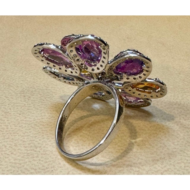 Gemstone 11 Ct Fine Multi Sapphire & 3 Ct Diamond Cocktail Flower Ring in 18 Kt Gold 6.5 For Sale - Image 7 of 18