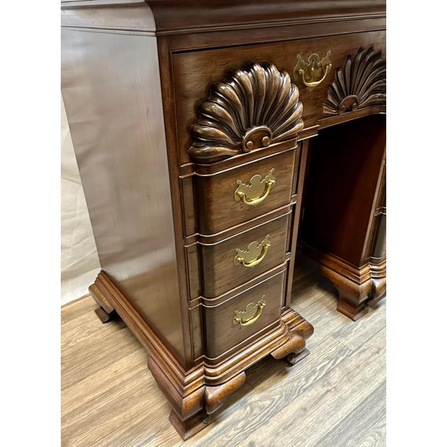 1970s Newport Rhode Island Style Kneehole Bureau. For Sale - Image 4 of 13