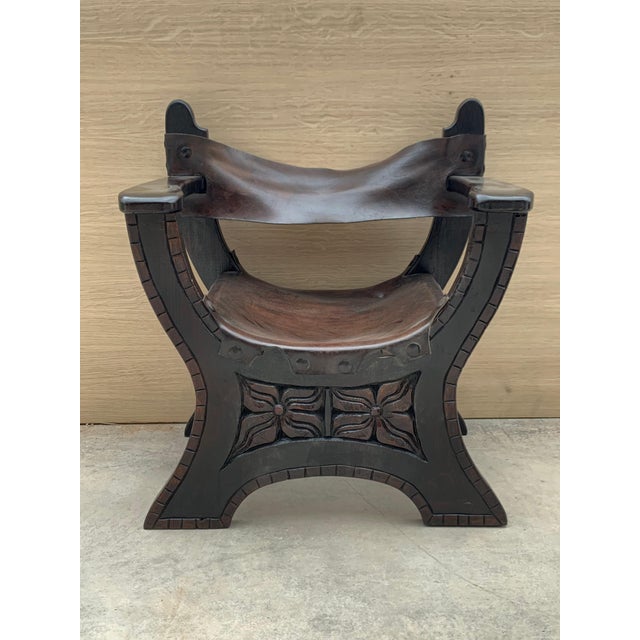 Baroque 20th Century Pair of Carved Walnut Spanish Savonarola with Foot Rest For Sale - Image 3 of 18