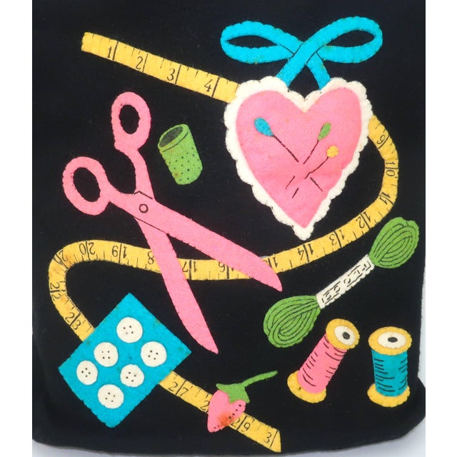 Mid-Century Modern Novelty Sewing Theme Felt Tote Handbag, 1950's For Sale - Image 3 of 14