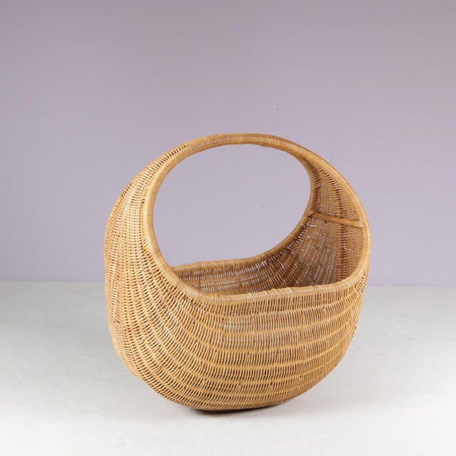 Wicker Baby Bed, Netherlands, 1960s, in Very Good conditions. Designed 1960 to 1969