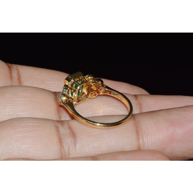 Gia Certified Natural 2.20cts vs F Diamond Emerald 18k Gold Dinner Ring, Size 6.5 For Sale In Dallas - Image 6 of 13