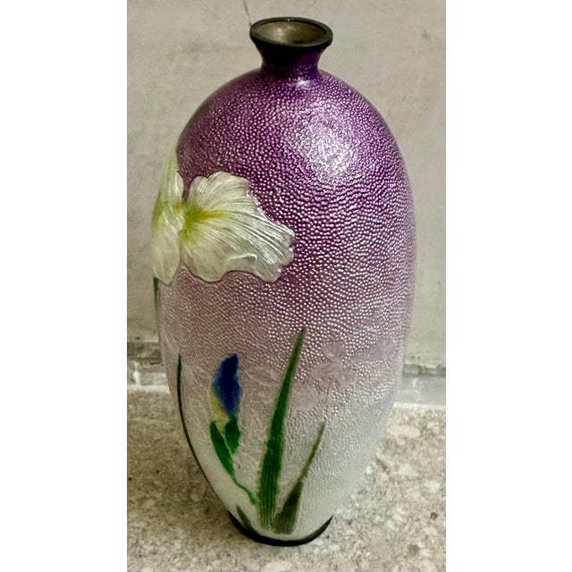 Early 20th Century Miniature Antique Japanese Meiji Era Cloisonné Enamel Ginbari Vase in Silver With Irises, Signed For Sale - Image 5 of 12