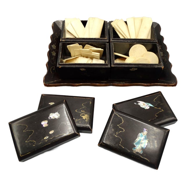 19th-Century Chinese Export Papier-Mâché Games Box For Sale