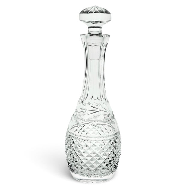 An authentic Waterford Crystal Glandore decanter crafted in Ireland from full lead crystal. The elegant Glandore pattern...