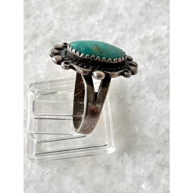 Vintage Navajo Style Turquoise Sterling Silver Ring Size 6 For Sale - Image 4 of 5