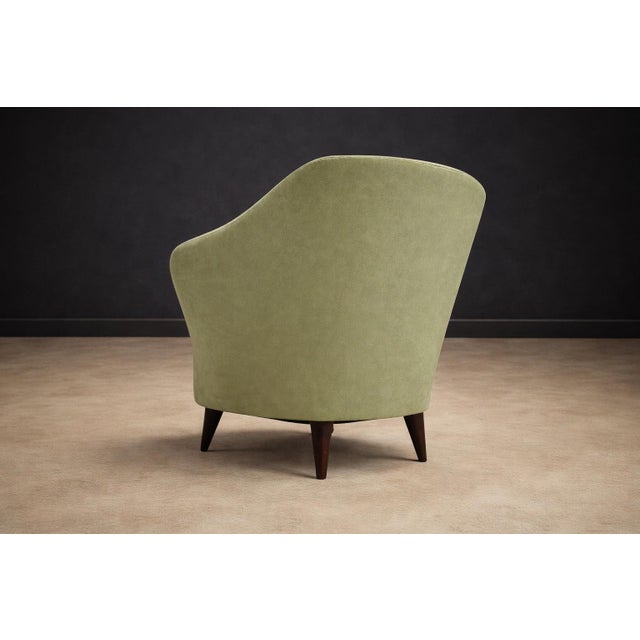 Wood “Concha” Armchair in Ultrasuede, Attributed to Joaquim Tenreiro, Brazil, 1950s For Sale - Image 7 of 9