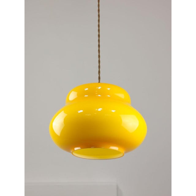 Mid-Century Italian Yellow Glass and Brass Pendant Lamp For Sale - Image 4 of 18
