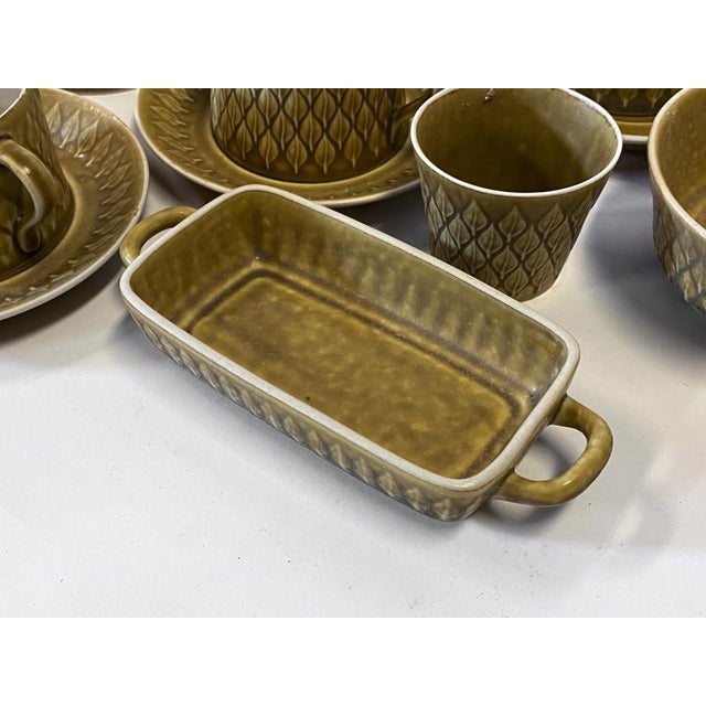 1980s Large Danish "Relief" Dinner Service Designed by Jens Quistgaard for Bing & Grondahl- Set of 91 For Sale - Image 10 of 15