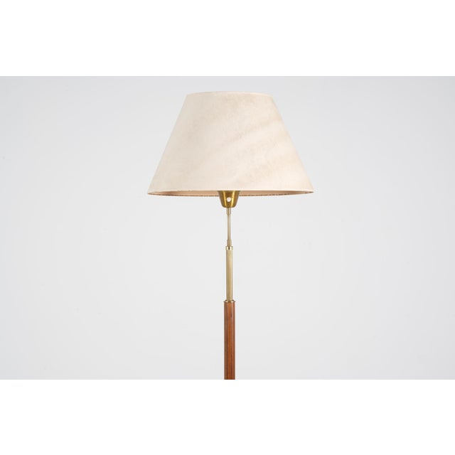 1950s Swedish Floor Lamp in Brass and Wood from AB Armaturhantverk, 1950 For Sale - Image 5 of 11