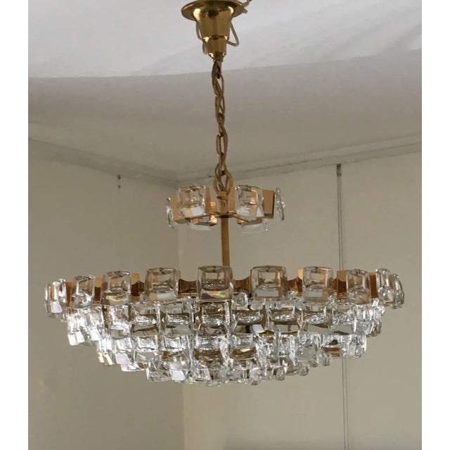 1960s Large Brutalist Crystal & Gilded Brass Chandelier from Palwa For Sale - Image 5 of 12