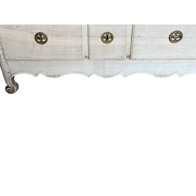 Wood Early 19th Century Louis XV French Bleached Oak Chest of Drawers For Sale - Image 7 of 12