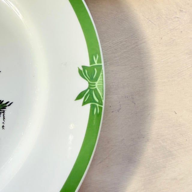 Ceramic Georges Briard Yule Tide 10.25” Dinner Plates Vintage Christmas Tree Plates -Set of 8 For Sale - Image 7 of 12