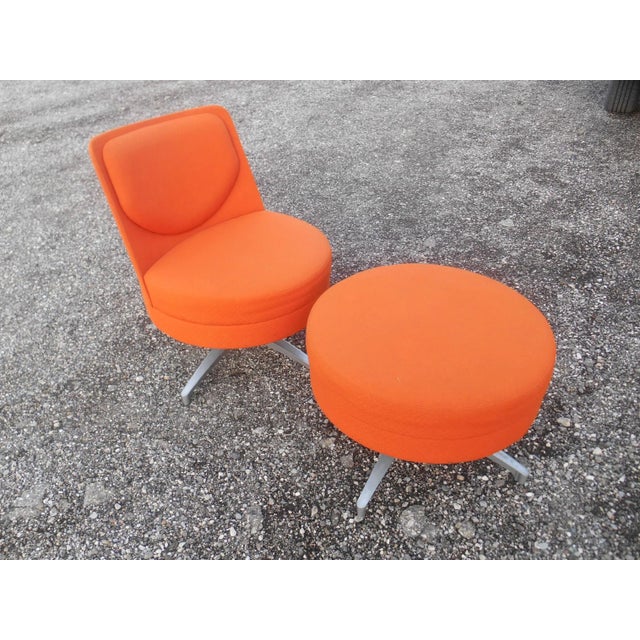 1980s Steelcase Coalesse "Topo" Swivel Lounge Chairs and Matching Ottoman For Sale - Image 6 of 8