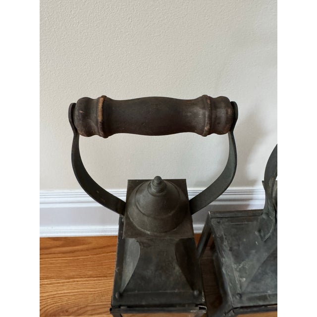 1980s Georgian Art Lighting Wall Sconce Design Light Fixture Lanterns - a Pair For Sale - Image 4 of 11