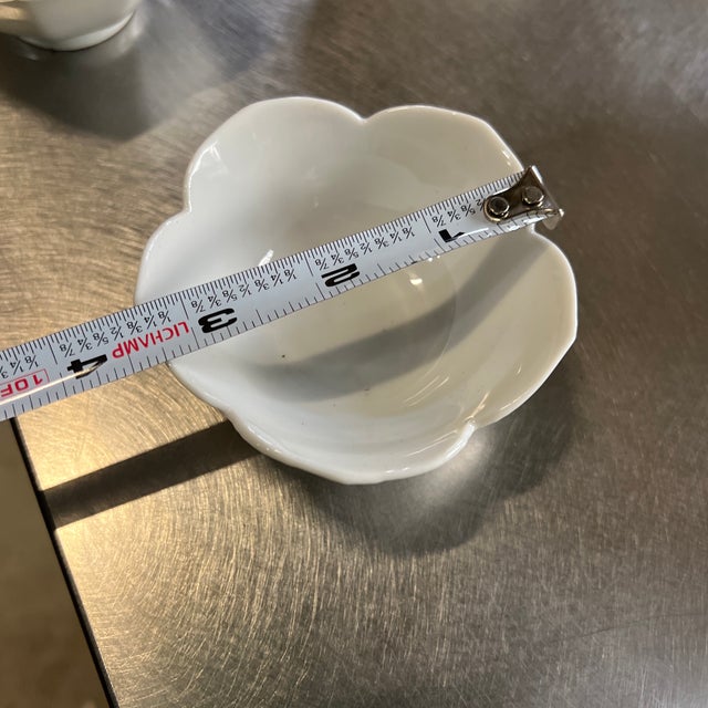 1970s Collection of Ceramic White Lotus Nesting Bowls- Set of 7 For Sale - Image 9 of 12