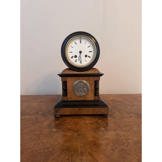 Fantastic quality antique Victorian mantle clock, having a fantastic quality antique Victorian walnut and ebonised mantle...