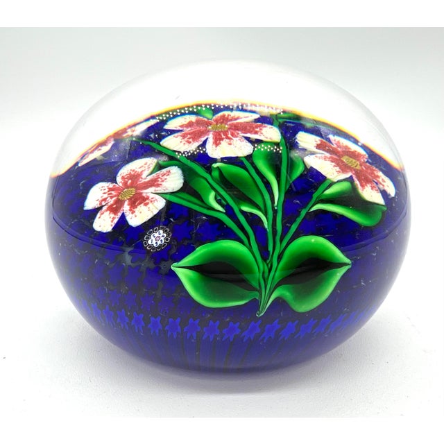 Superb crystal paperweight signed Saint-Louis, "Harmonie" model, made in 1994 in a limited edition of 200 copies. This...