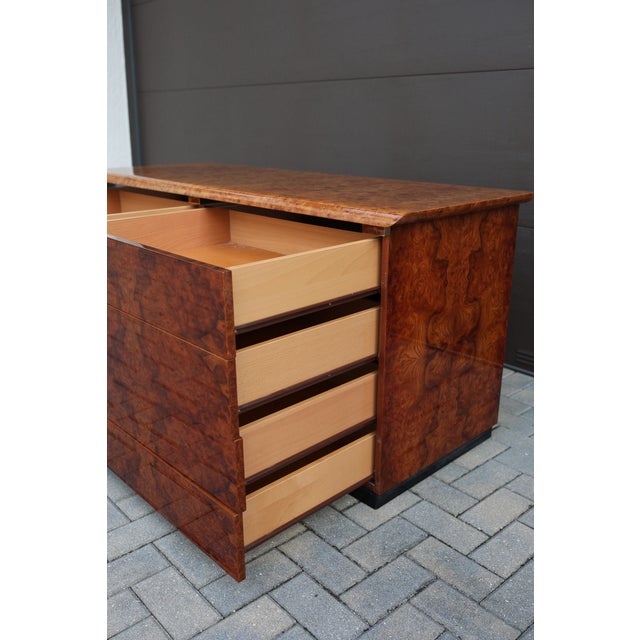 1970s Italian Credenza in High Gloss Burl and Brass, Italy - 1970's For Sale - Image 5 of 12