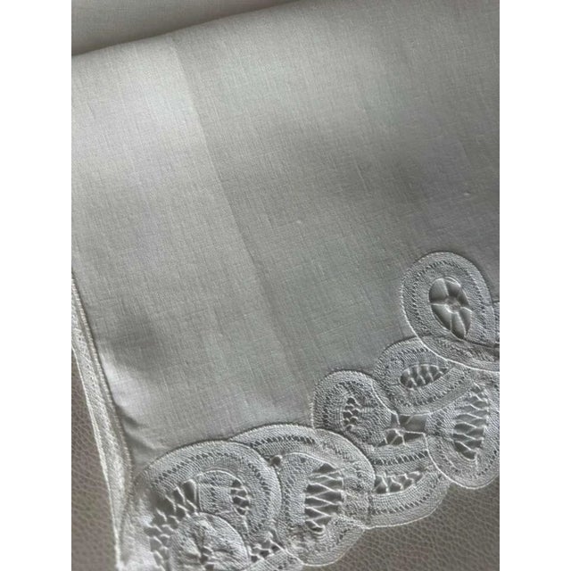 Vintage Soft White Linen Guest Towels with Filet and Needle Lace Fingertip Towels, Classic European Trousseau Linen - a Pair For Sale - Image 4 of 9
