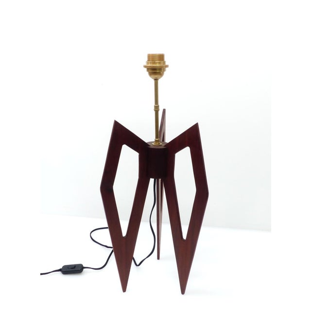 Brutalist Large Sculptural Tripod Lamp in Stained Wood with Compass-Shaped Lines, 1960s For Sale - Image 3 of 11