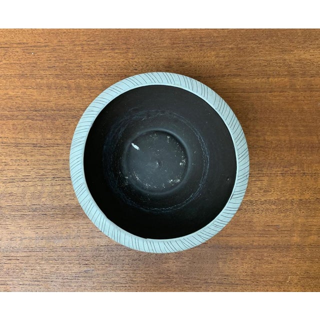 Mid-Century German Pottery Minimalist Bowl, 1960s, in Very Good conditions. Designed 1960 to 1969