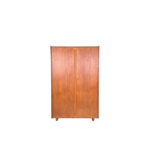 Combining elegance and simplicity, this ke03 cabinet from pastoe's oak series is a textbook example of cees braakman's...