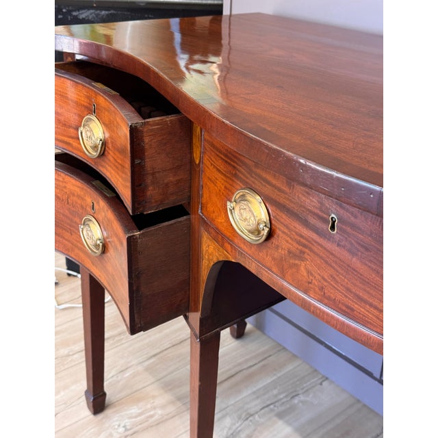 Late 18th Century English Mahogany Serpentine-Front Sideboard For Sale - Image 9 of 14