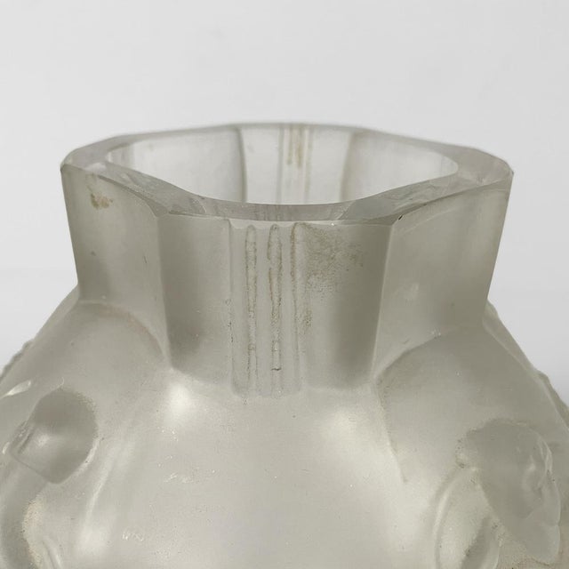 French Finely Crafted Glass Vase by Lalique, 1930s For Sale - Image 8 of 11
