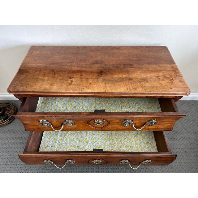 Early 18th Century Bowfront Walnut Chest of Drawers For Sale - Image 4 of 7