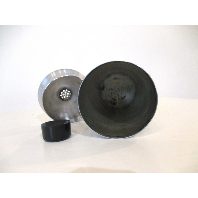 Metal Manning Bowman Styled Art Deco Chrome Bakelite Cocktail Shaker For Sale - Image 7 of 9