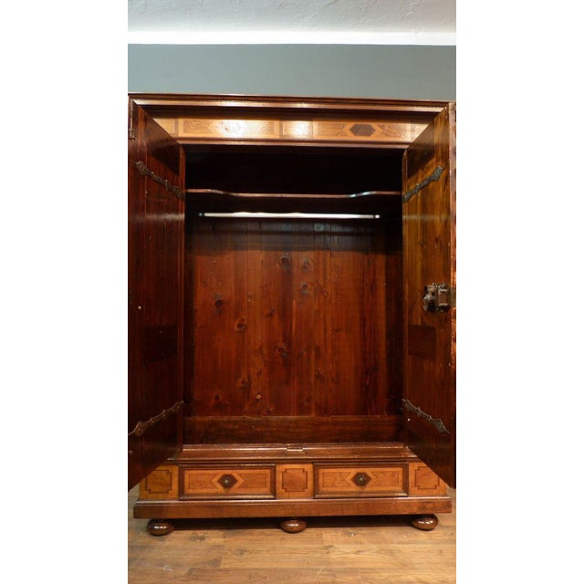 Baroque Hall Cabint in Walnut and Oak, 1750 For Sale - Image 18 of 18
