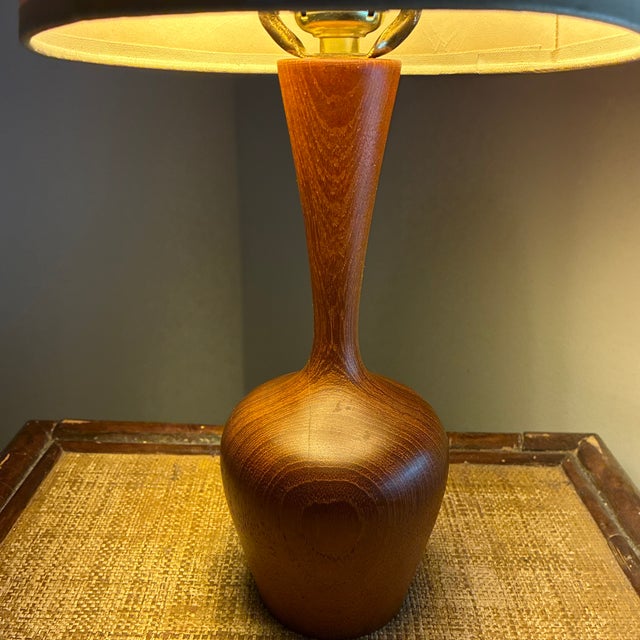 Mid-Century Modern Mid-Century Modern Sculptural Solid Walnut Table Lamp – Modeline Style, Berger Socket, Vintage 1950s–60s For Sale - Image 3 of 6