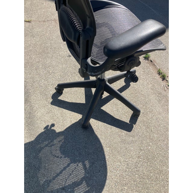 Metal Aeron Herman Miller Iconic Executive Desk Chair Medium Size. Perfect Shape. For Sale - Image 7 of 11