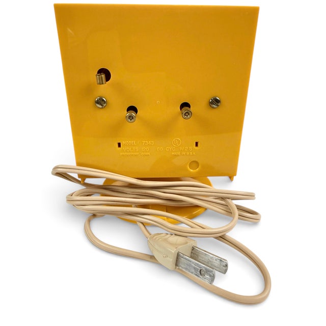 Yellow Mid 20th Century General Electric Tulip Base Yellow Electric Desk Clock MCM For Sale - Image 8 of 12