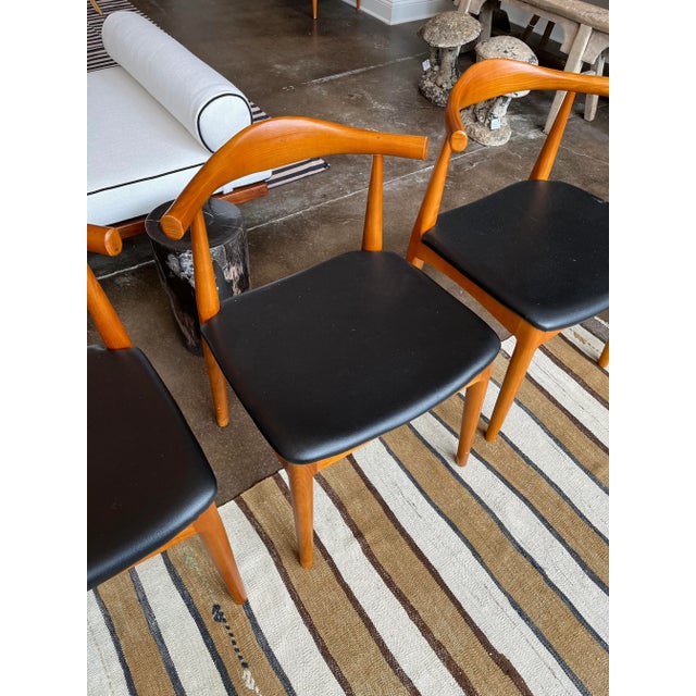 Wood Mid-Century Wegner-Style Cowhorn Dining Chairs- Set of 4 For Sale - Image 7 of 8