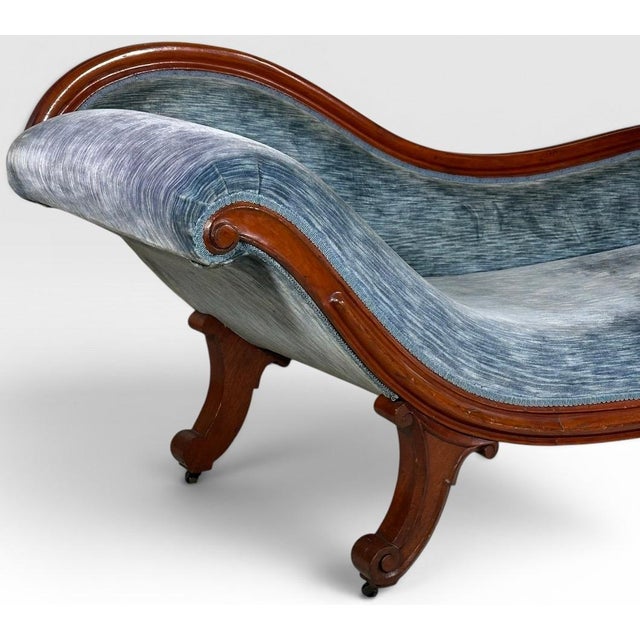 Late 19th Century Antique Victorian Mahogany Swan Back Velvet Chaise Longue For Sale - Image 5 of 18
