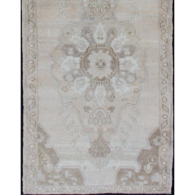 Tribal Vintage Turkish Oushak Runner in Sand, Soft Taupe, and Faded Ivory 2'5 X 7'7 For Sale - Image 3 of 11
