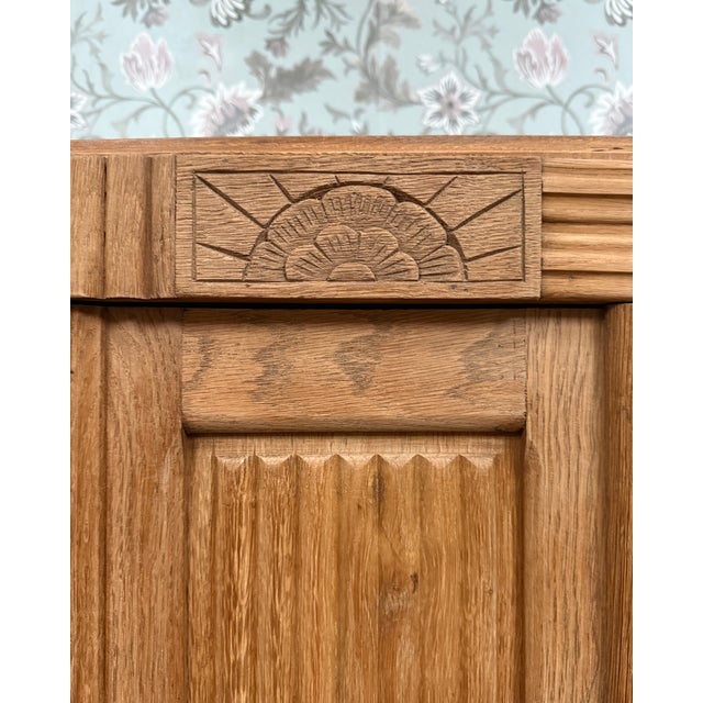 Imposing and refined, this large art deco oak wardrobe is a beautiful example of furniture from the interwar period. Its...