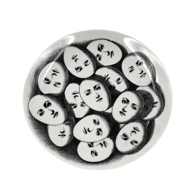 Midcentury serigraphed porcelain plate Milan, Italy, ca. 1960 Serigraphed porcelain. Diam: 25,5 cm Marked on the back...