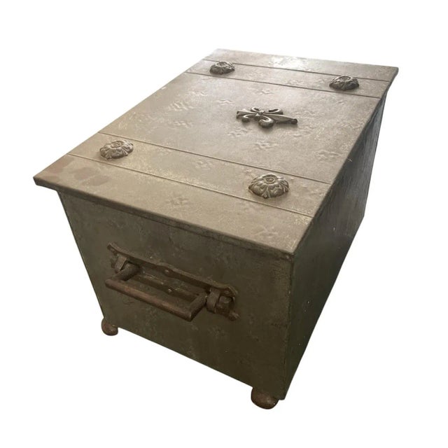 Vintage English Metal-Lined Storage Trunk/Bin For Sale - Image 4 of 6