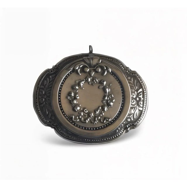 Antique French Rococo Locket Powder Box, Circa 1900 For Sale - Image 4 of 7