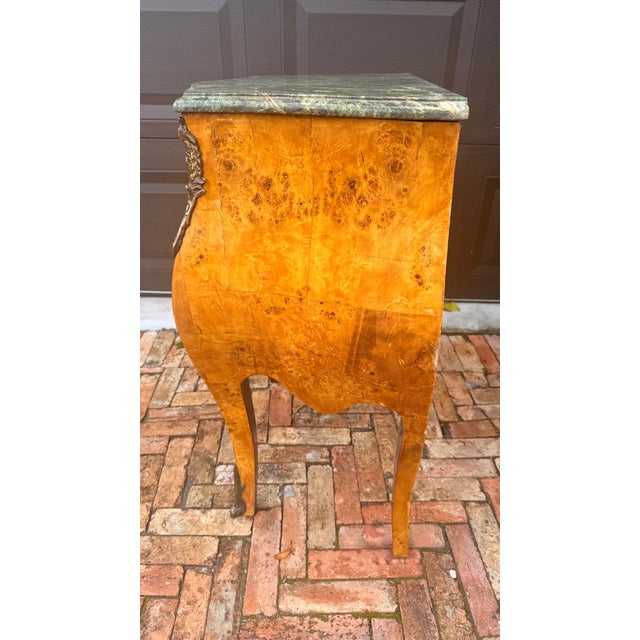 1970s Henredon Asian Modern Two-Drawer Nightstands With Brass Accents – A Pair For Sale - Image 16 of 17