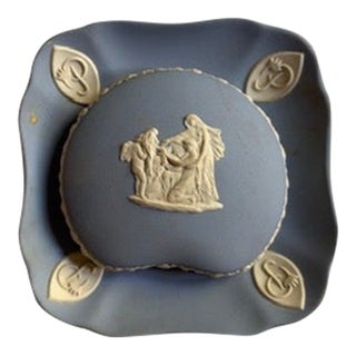 Mid 20th Century Wedgwood Blue Cream Small Catchall Trinket Tray and Lid For Sale